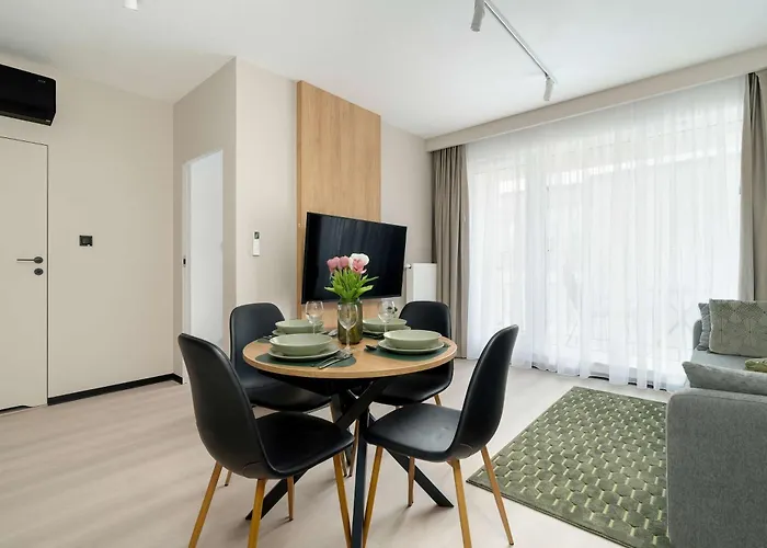 Comfortable With Air Conditioning By Renters Prestige 아파트 포즈난